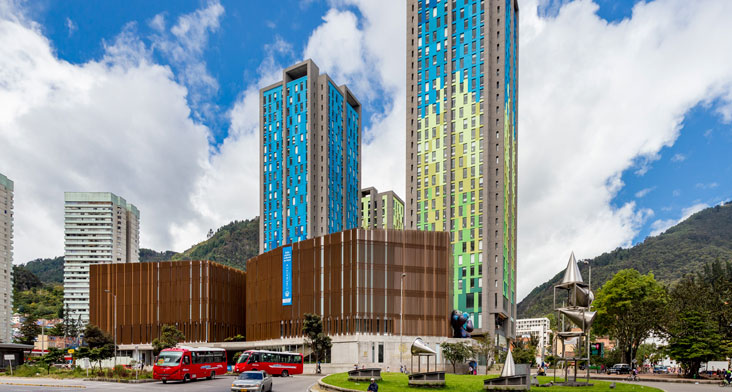 Toma un contrato de arriendo por 5 meses y lleva descuento del 50% en el ultimo mes.
Adicionalmente recibe un bono de $225.000 para redimir en la zona comercial de CityU.