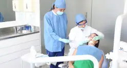 Limpieza dental. Conoce más en https://www.instagram.com/oralclinique/?hl=es